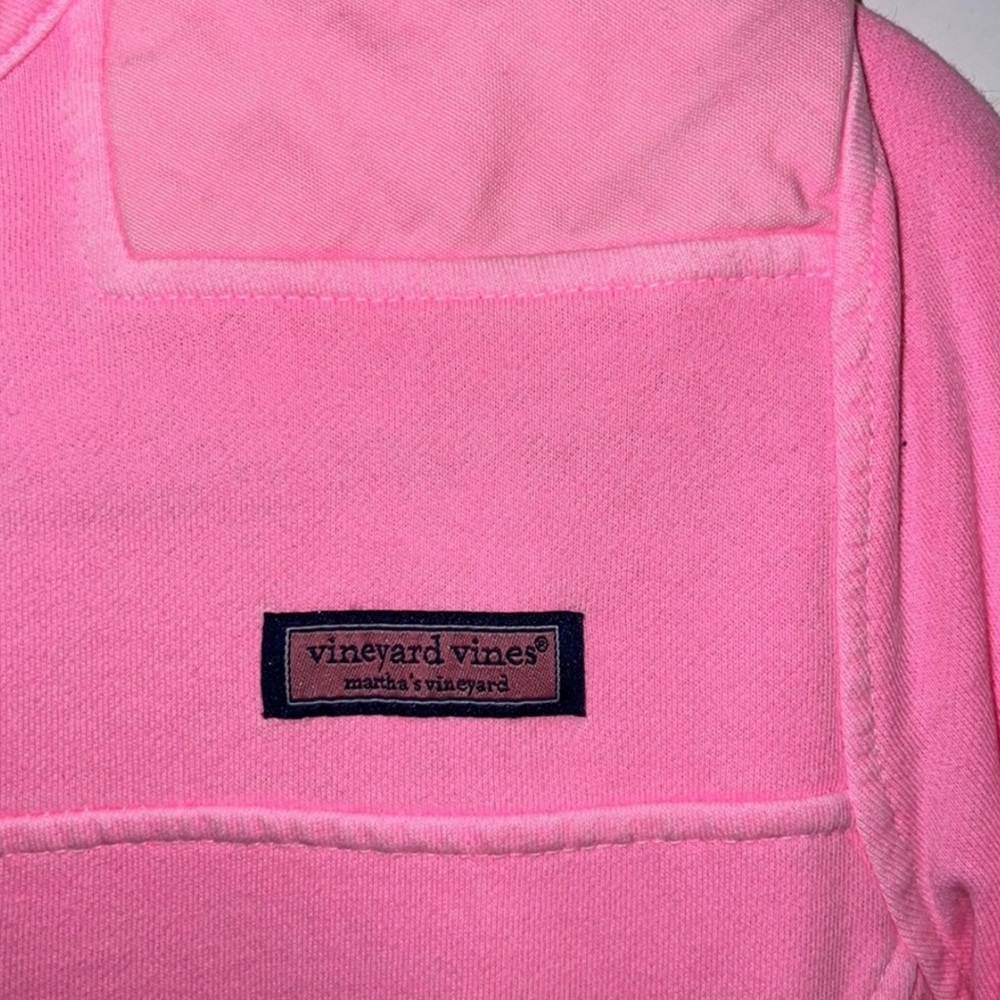 Beautiful spring pink Vineyard Vines pullover